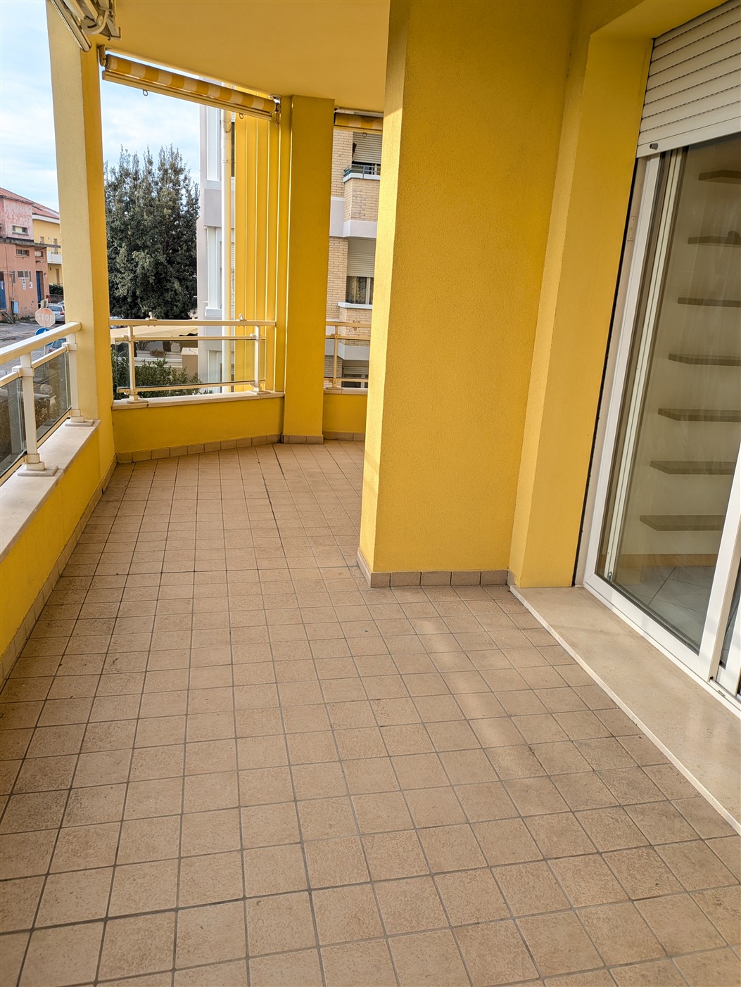 Fano – San Lazzaro: luminoso appartamento con ampio terrazzo e garage
